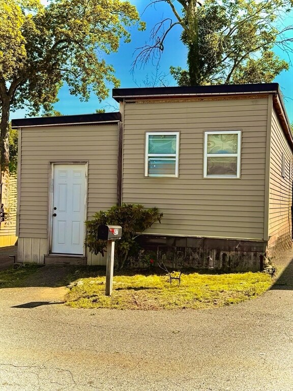 466 Newbury St unit 27, Danvers, MA 01923 - photo 3