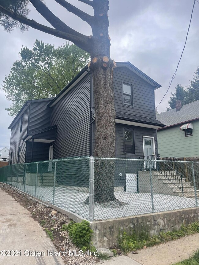 326 Nicholas Ave unit 2, Staten Island, NY 10302 - photo 2
