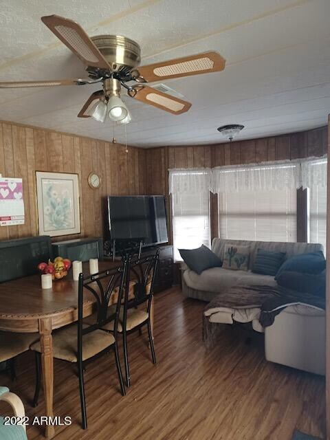 EAT IN KITCHEN TO LIVING ROOM AREA 159