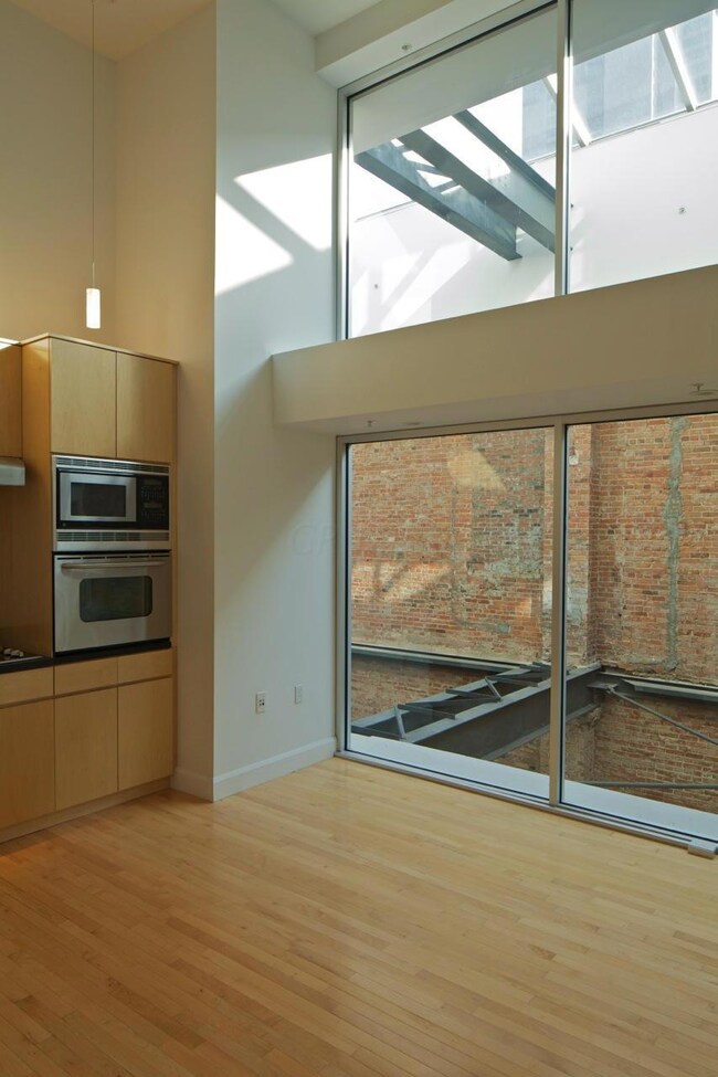 atrium_lofts_704_02