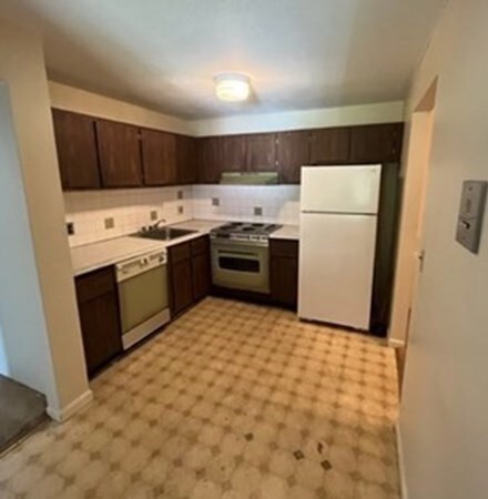 1241 Lawrence St unit 302, Lowell, MA 01852 - photo 2