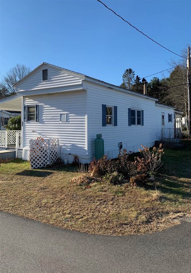 17 Elgin Blvd, Londonderry, NH 03053 - photo 3