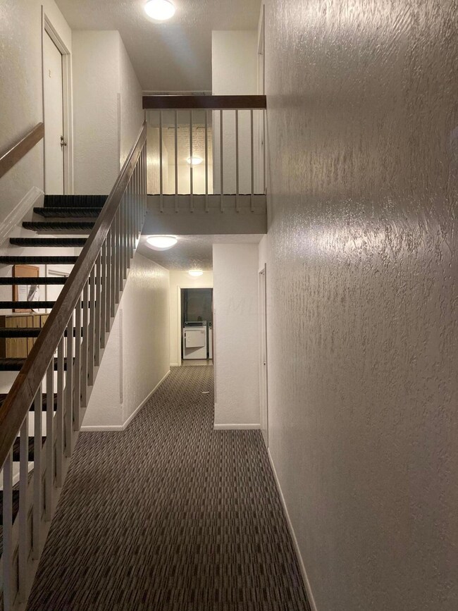 2221 Hedgerow Rd unit 2221E, Columbus, OH 43220 - photo 6