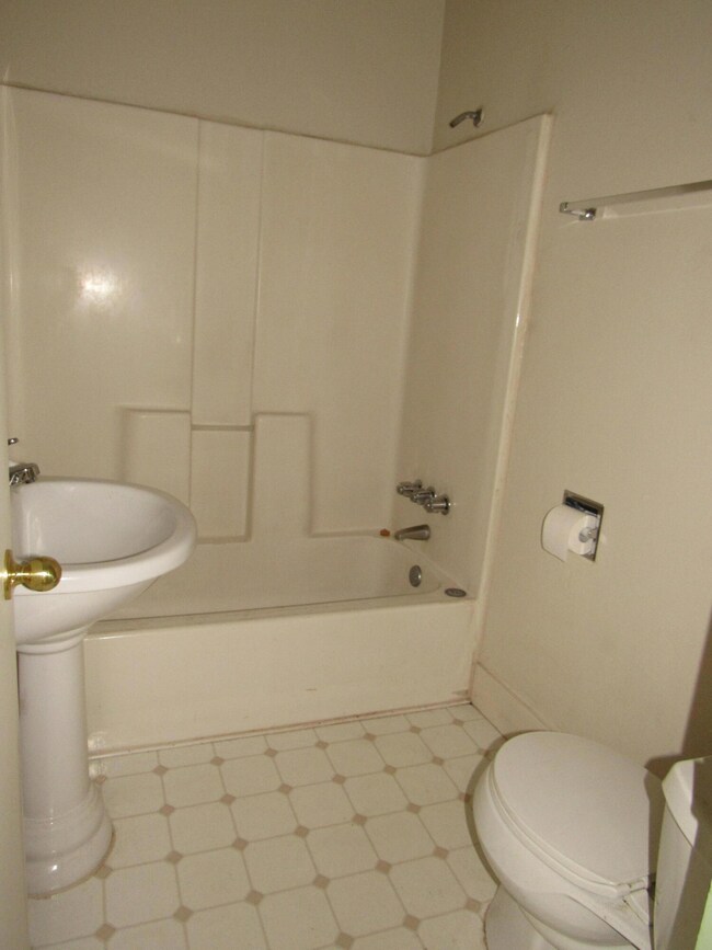 2457 Orchard Way, Klamath Falls, OR 97601 - photo 3