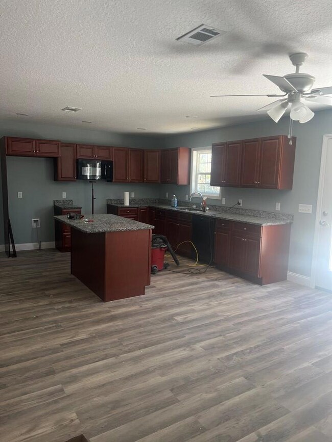 402 Letitia Ave N, Douglas, GA 31533 - photo 6