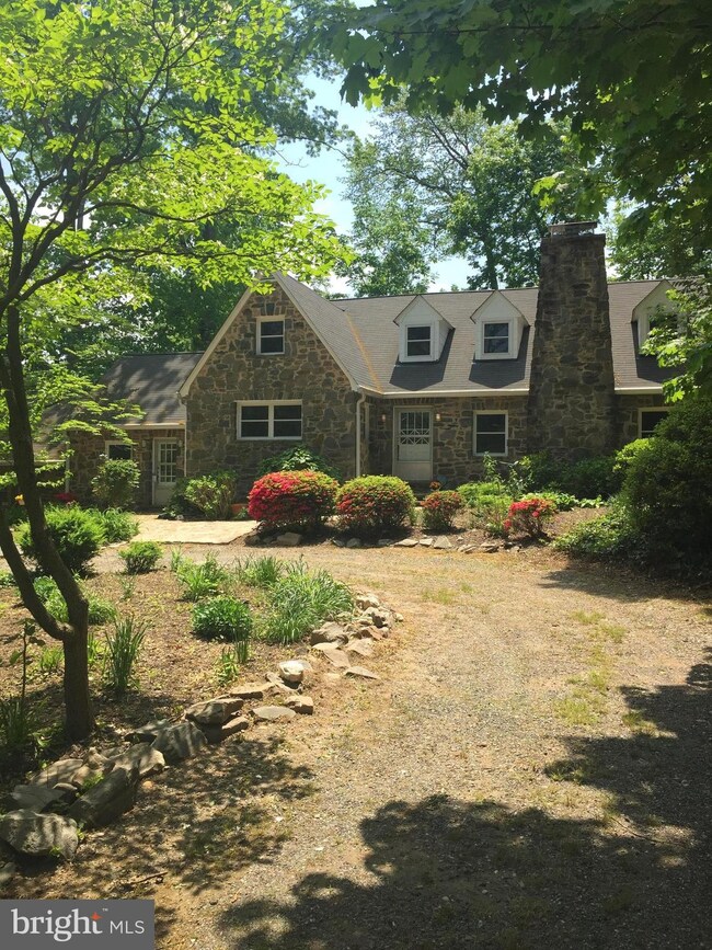 5729 Mineral Ave, Halethorpe, MD 21227 - photo 2