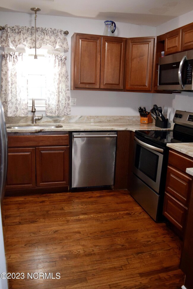 904 Barn St, Jacksonville, NC 28540 - photo 5