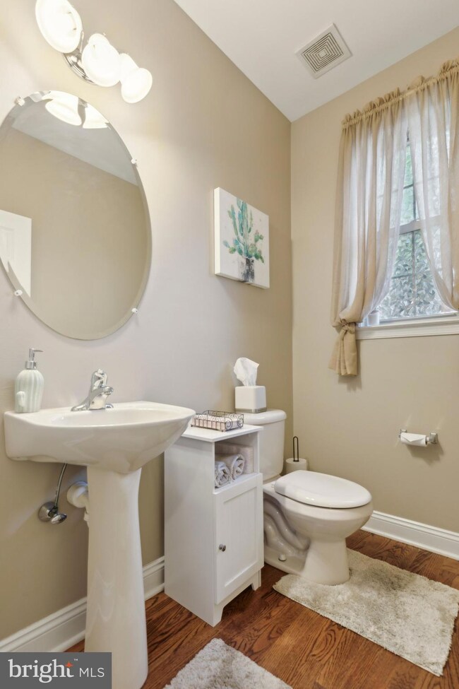 202 Wyndham Ln, Conshohocken, PA 19428 - photo 3