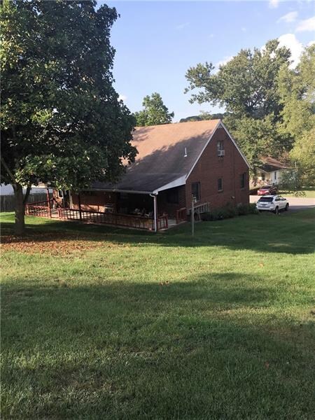 Great yard with a bit of privacy on the big porch!