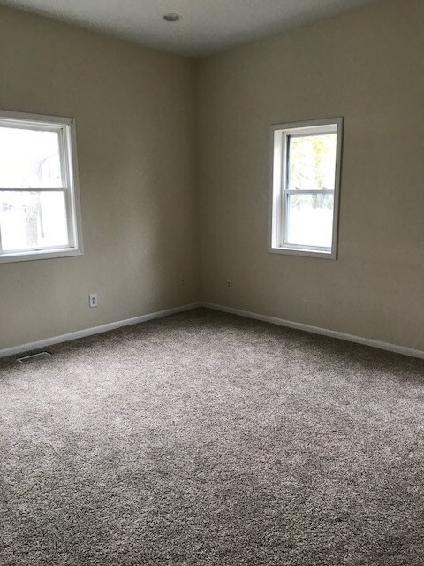 339 E 1st St, Warren, IN 46792 - photo 3