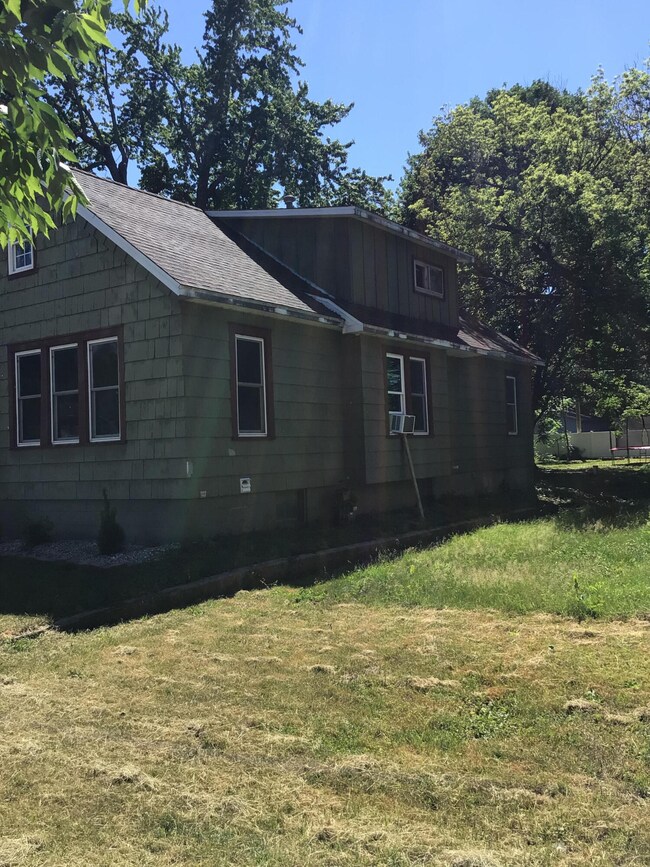 212 N Cleveland Ave, Galien, MI 49113 - photo 2