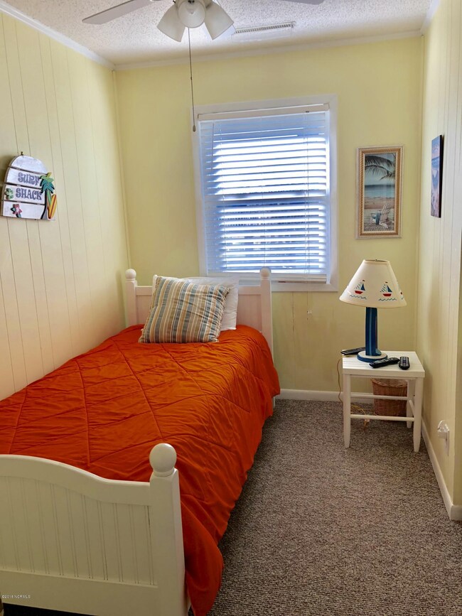 E2 405 Twin Room
