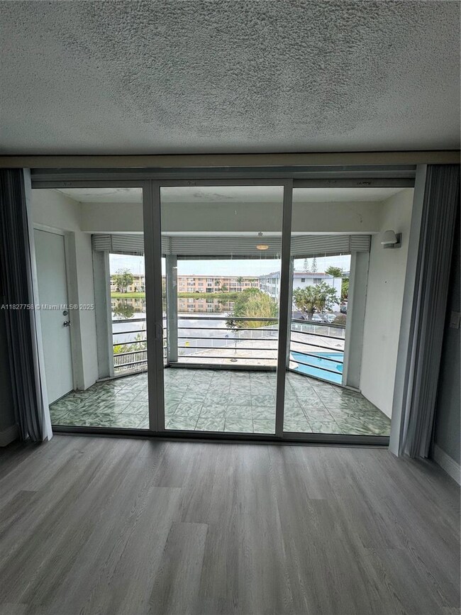 1398 NE 191st St unit C305, Miami, FL 33179 - photo 4
