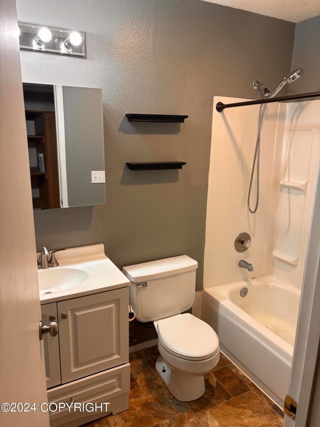 6721 E 12th Ave unit B, Anchorage, AK 99504 - photo 7