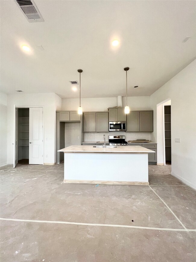 1524 Ojeman Rd unit D, Houston, TX 77055 - photo 5