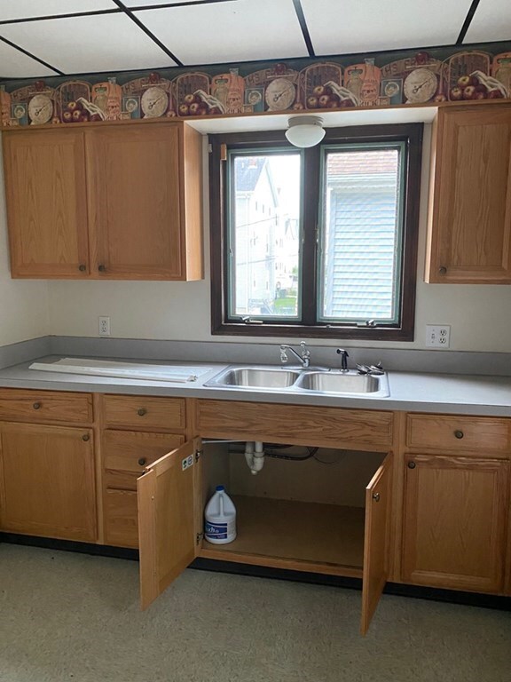 192 Snell St unit 2, Fall River, MA 02721 - photo 6