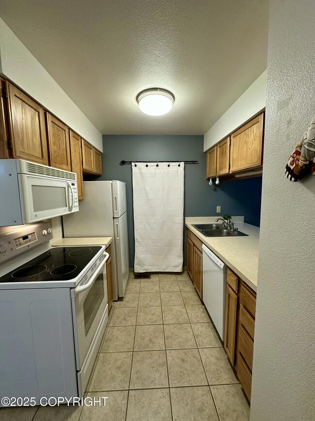 13103 Brandon St unit 14, Anchorage, AK 99515 - photo 3