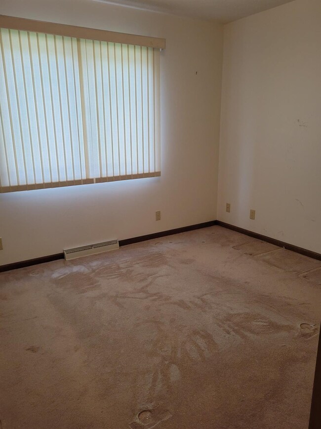 115 Regency Pkwy, La Porte, IN 46350 - photo 6