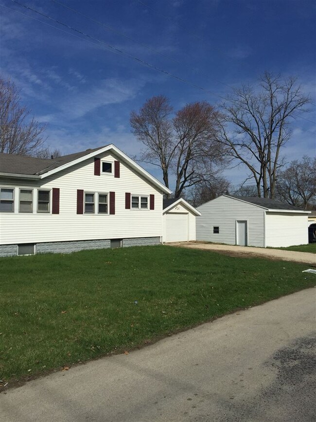 1300 W Lusher Ave, Elkhart, IN 46517 - photo 4