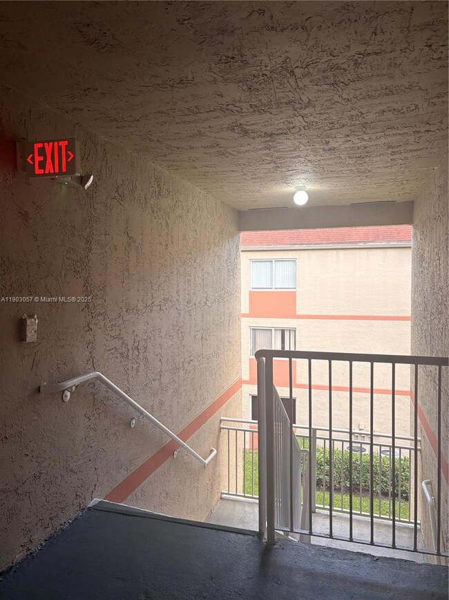 18850 NW 57th Ave unit 306, Hialeah, FL 33015 - photo 2