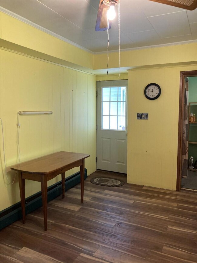 0355 kitchen exit side door