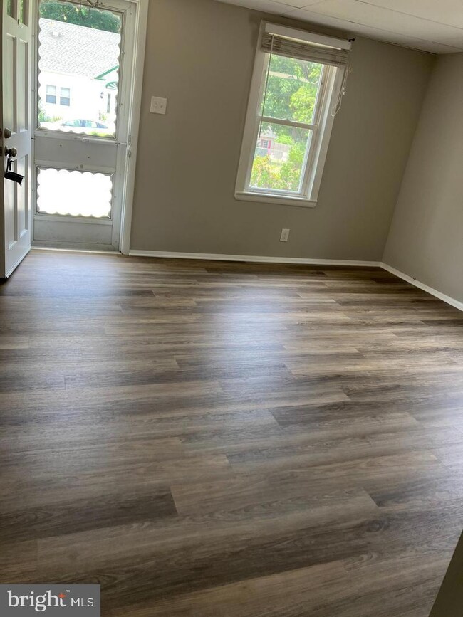 419 N Broad St unit B, Clayton, NJ 08312 - photo 3