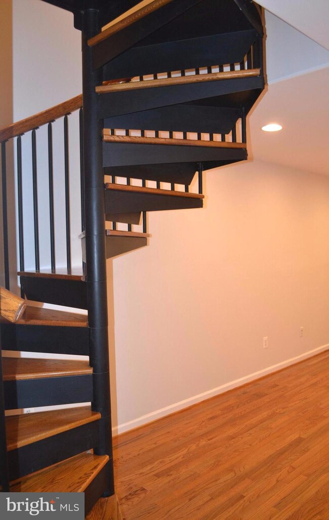 309 S Washington St, Baltimore, MD 21231 - photo 7