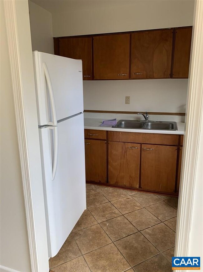 2517 Hydraulic Rd unit 75, Charlottesville, VA 22901 - photo 3