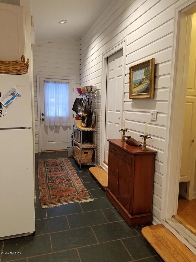 625 Round Hill Rd, Greenwich, CT 06831 - photo 2