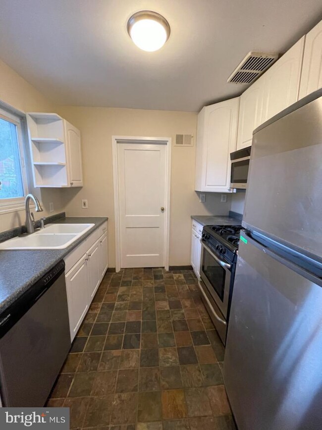 2418 Eccleston St, Silver Spring, MD 20902 - photo 7