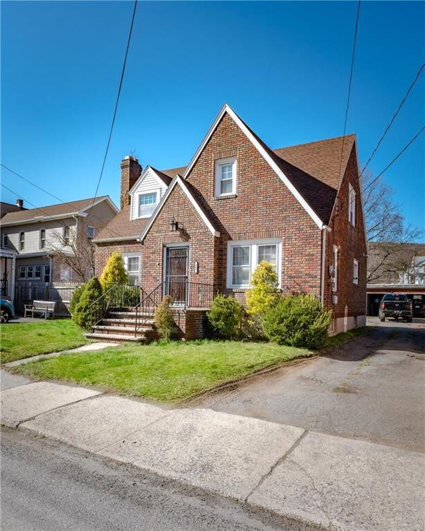 265 W Rowe St, Tamaqua, PA 18252 - photo 2