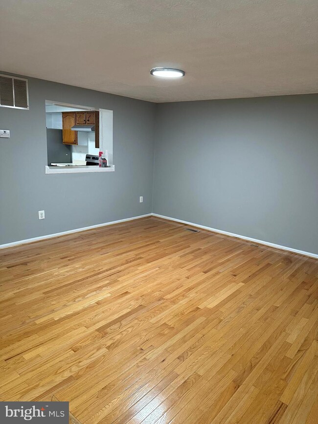 9423 Woodsong Ct, Laurel, MD 20723 - photo 2