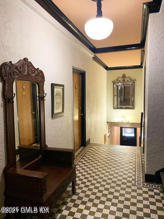 271 Greenwich Ave unit 3C, Greenwich, CT 06830 - photo 2