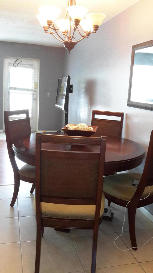 390 Windsor Q, West Palm Beach, FL 33417 - photo 2