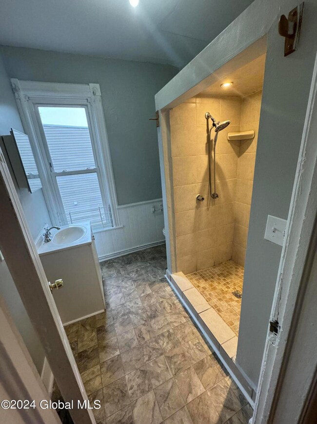 166 2nd St unit 3, Albany, NY 12210 - photo 4