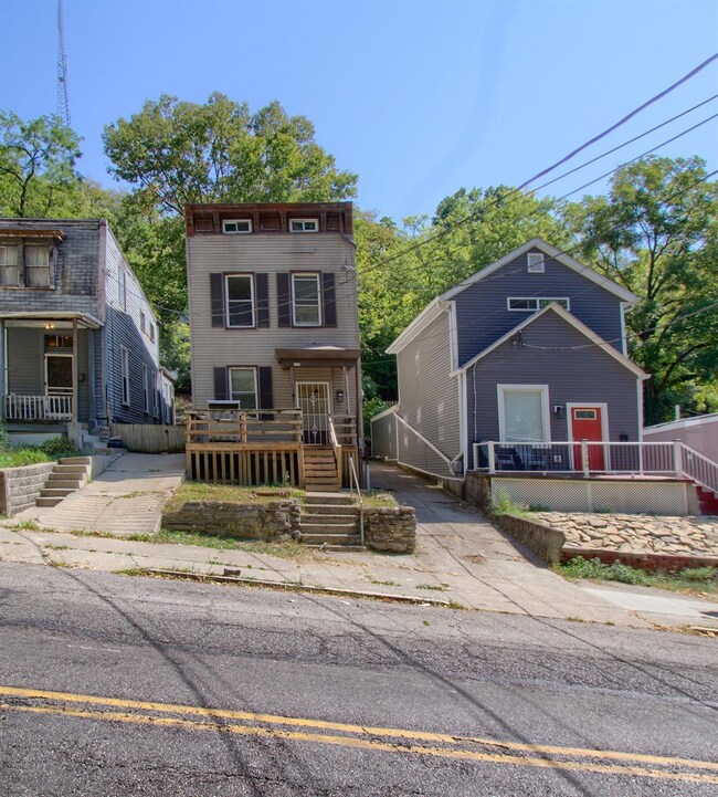 2208 Ravine St, Cincinnati, OH 45219 - photo 2