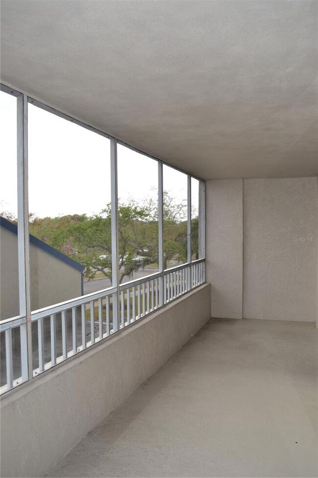 Screened balcony patio