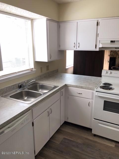 2544 Hidden Village Dr, Jacksonville, FL 32216 - photo 3