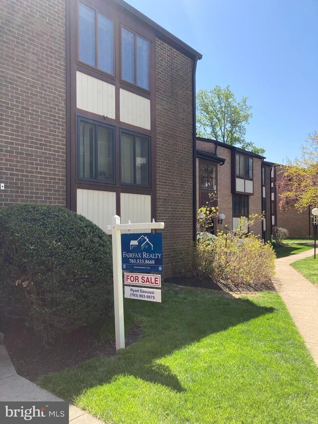 3103 Buccaneer Ct unit 202, Fairfax, VA 22031 - photo 2