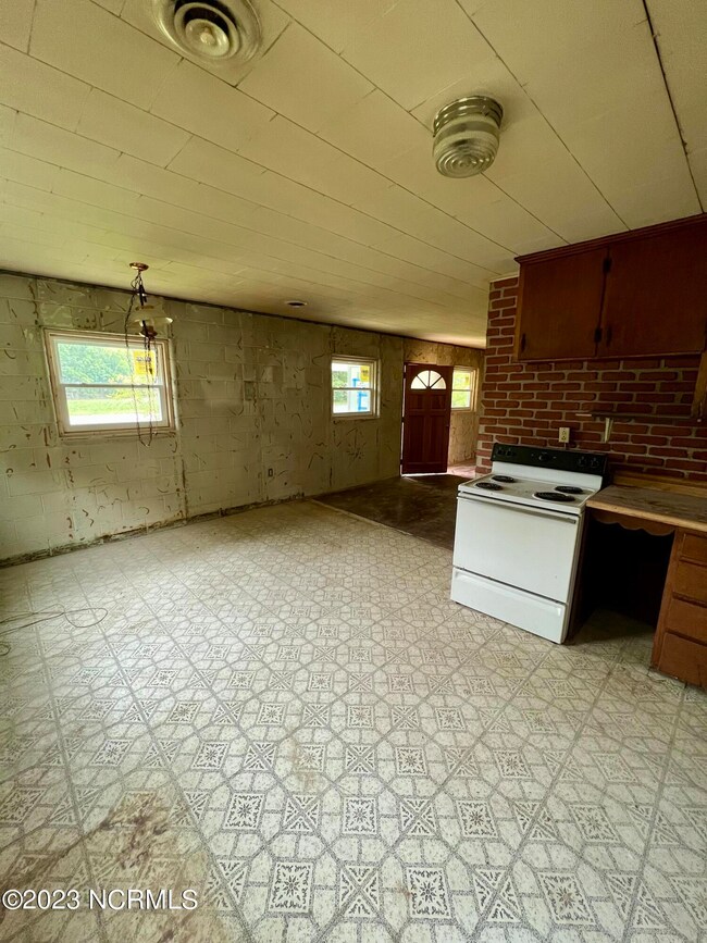 2EF0430D-7FEF-4575-B46D-1C20BDF3299D_1_2