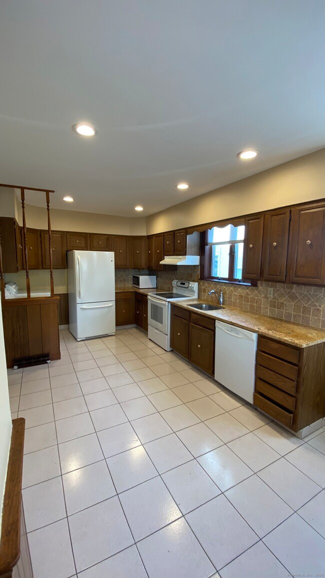 135 Elm St unit 1, Winsted, CT 06098 - photo 6