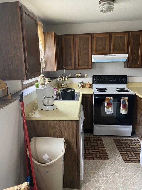 11 Chmura St unit D, Ludlow, MA 01056 - photo 2