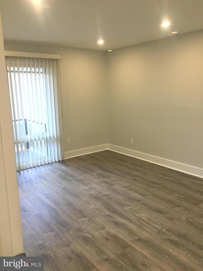 7541 Spring Lake Dr unit D1, Bethesda, MD 20817 - photo 5