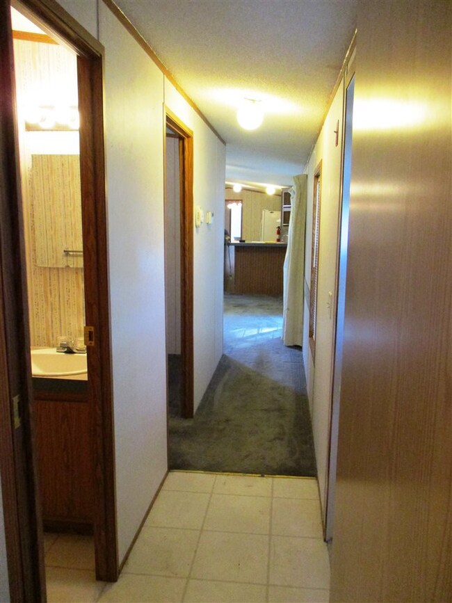 25 Avery Cir unit 25, Winchester, NH 03470 - photo 5