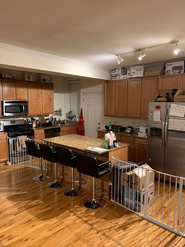 966 W Cuyler Ave unit 2S, Chicago, IL 60613 - photo 6