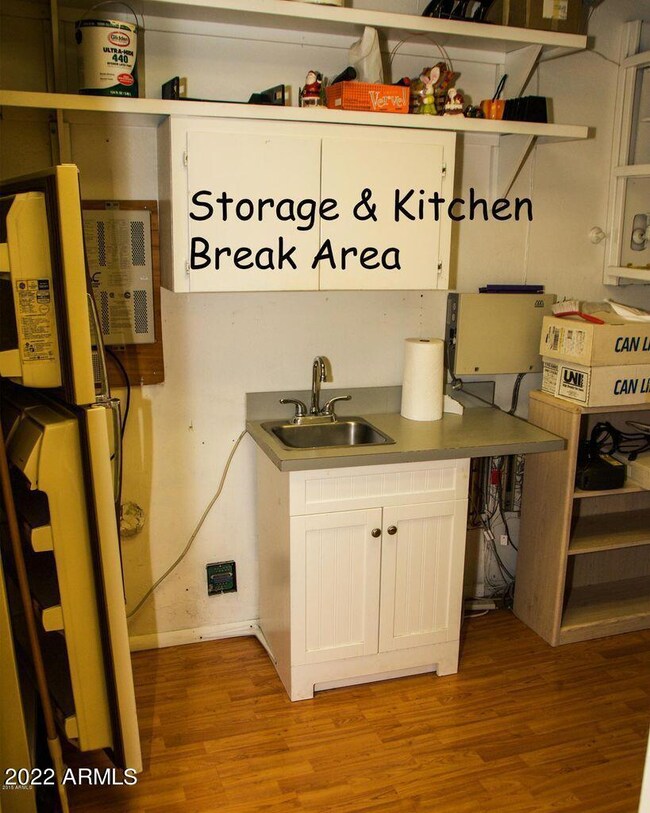 Uni. G Kitchen & Storage