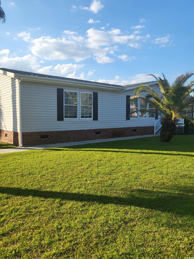 View of front facade featuring a front yard and cr