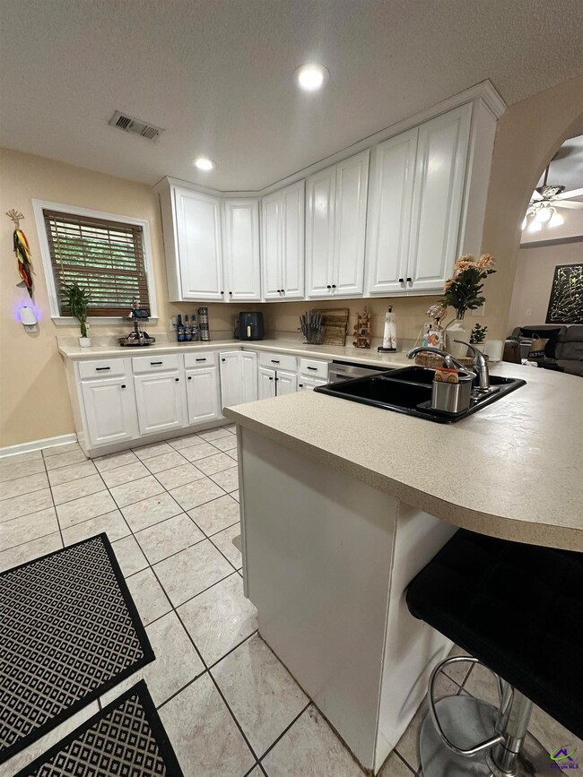 108 Christine Cir, Perry, GA 31069 - photo 6