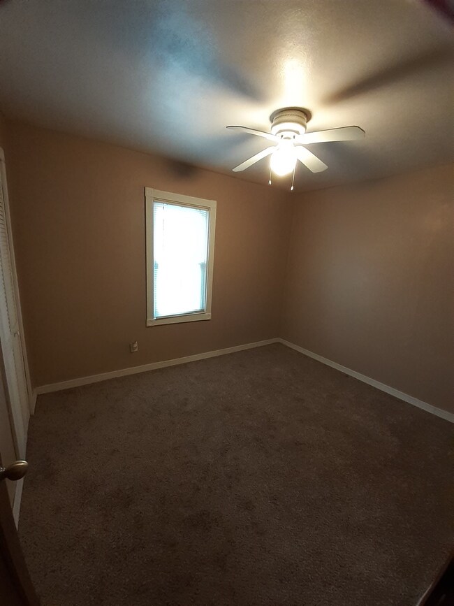 2332 Pleasant Plain Ave, Elkhart, IN 46517 - photo 5