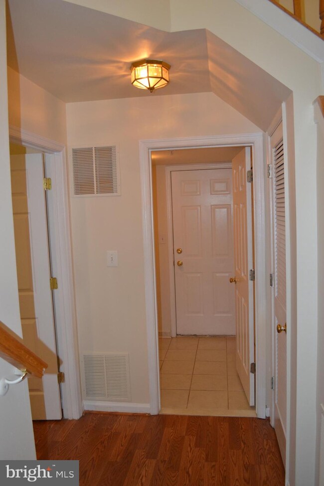 21156 Camomile Ct unit 121, Germantown, MD 20876 - photo 4